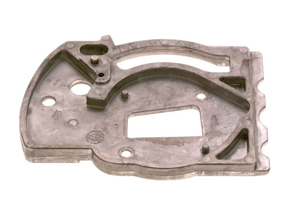 BOSCH Anschlussplatte aus Metall mit verschiedenen Öffnungen und Ausschnitten zur Befestigung und Verbindung, abgebildet auf einem weißen Hintergrund.